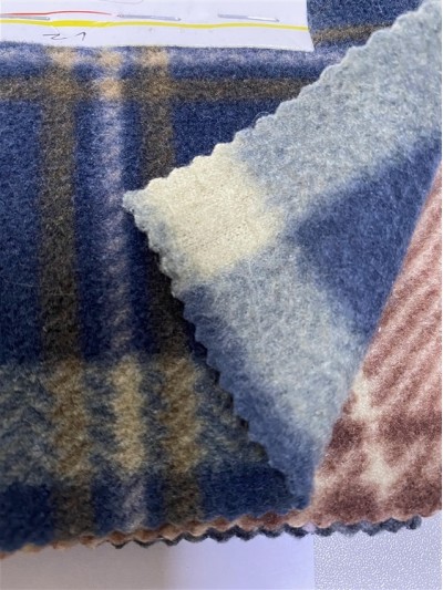 DG-LXF  搖粒印花  幅寬：60寸  克重：210-220g/m²  成份：100%Polyester   細節-7